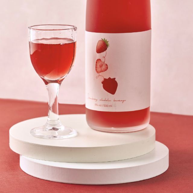 Strawberry Wine (ABV 8%), 500ml