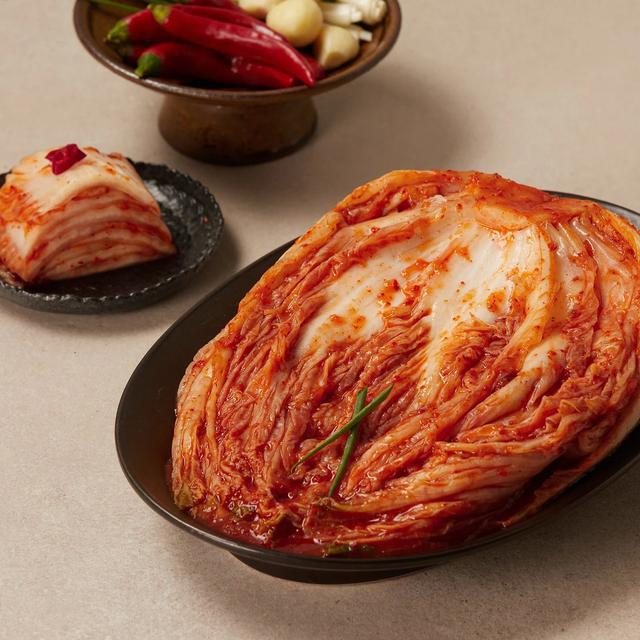 Whole Cabbage Poggi Kimchi 종가집 포기김치, 1kg