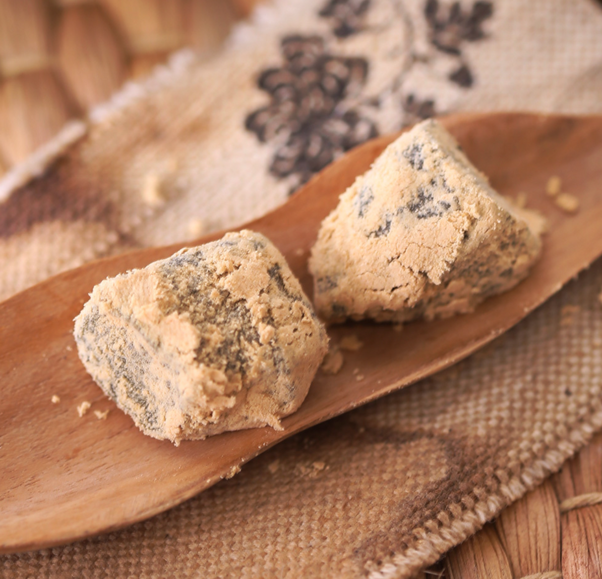 Bean Powder Injeolmi (Rice cake), 200g