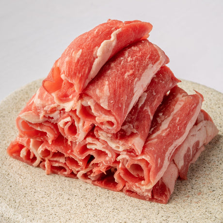 Thinly shaved beef brisket sourced from the fatty area of the brisket cooks rapidly in just about 5 seconds. Its versatility makes it perfect for grilling, stews, or hotpot dishes.