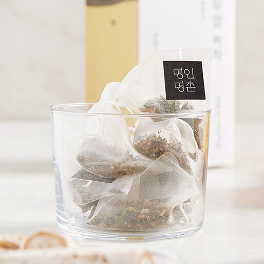 Myeongin Myeongchon Burdock and Green Tea Blend roasted by artisans in a hot pot at over 300°C, offering deep, fragrant notes. A smooth, balanced flavour merges burdock's savoury taste with green tea's astringency. Each box contains 10 tea bags. Steep in 300ml of 80–90°C water for 2 minutes for an ideal brew.