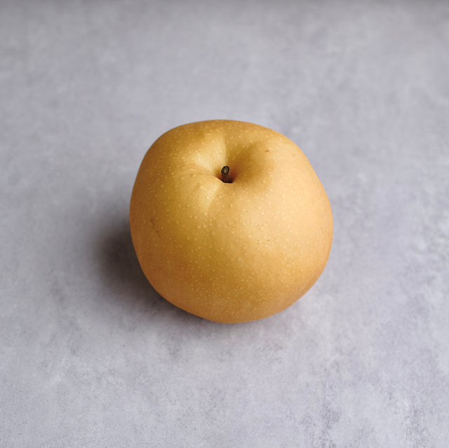 Fresh Korean Pear 배, Whole