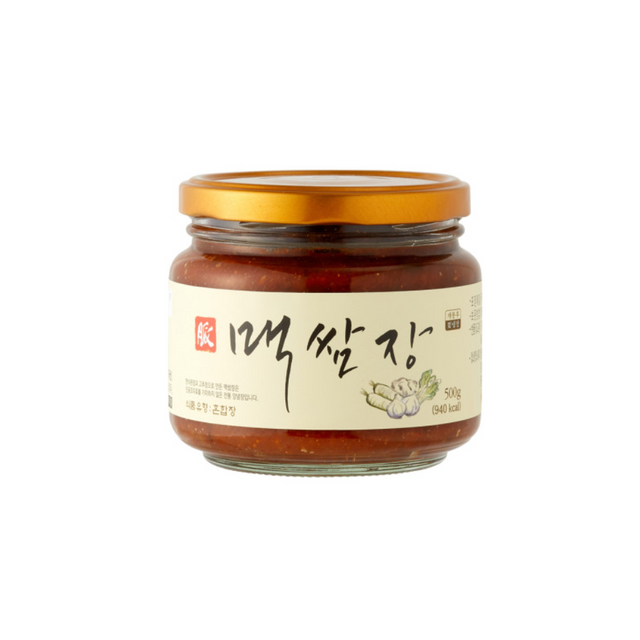 Artisanal ssamjang made with aged soybean and red bean paste, combined with aromatic garlic, crunchy sesame seeds, and savoury anchovy powder. Perfectly aged in traditional pottery, this versatile condiment adds rich umami and texture to any dish.